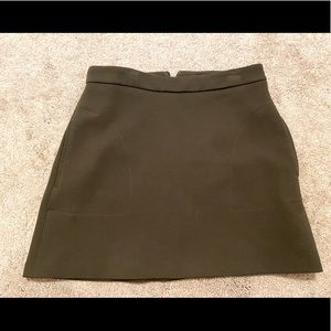 Zara Olive color skirt with pockets and zipper